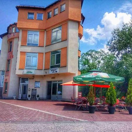 Hotel Seos Hadzici Экстерьер фото