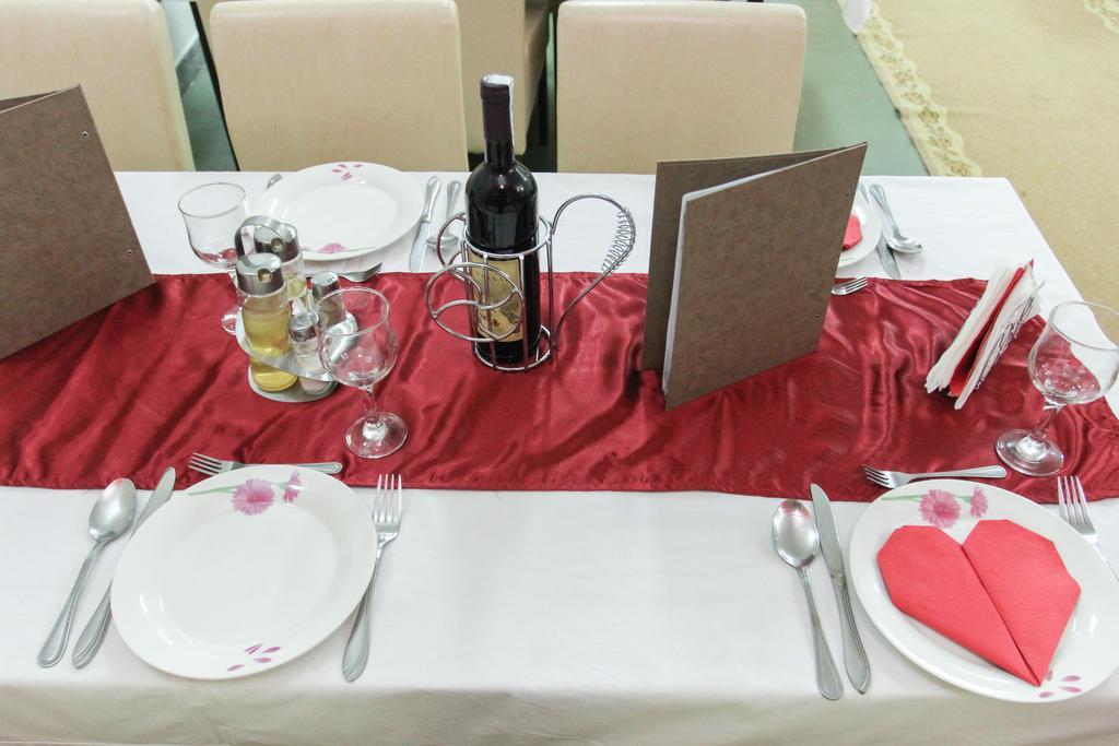 Hotel Seos Hadzici Экстерьер фото