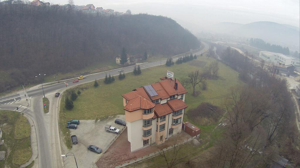 Hotel Seos Hadzici Экстерьер фото
