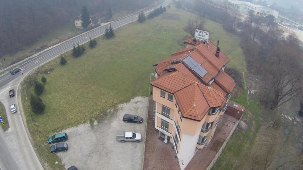Hotel Seos Hadzici Экстерьер фото