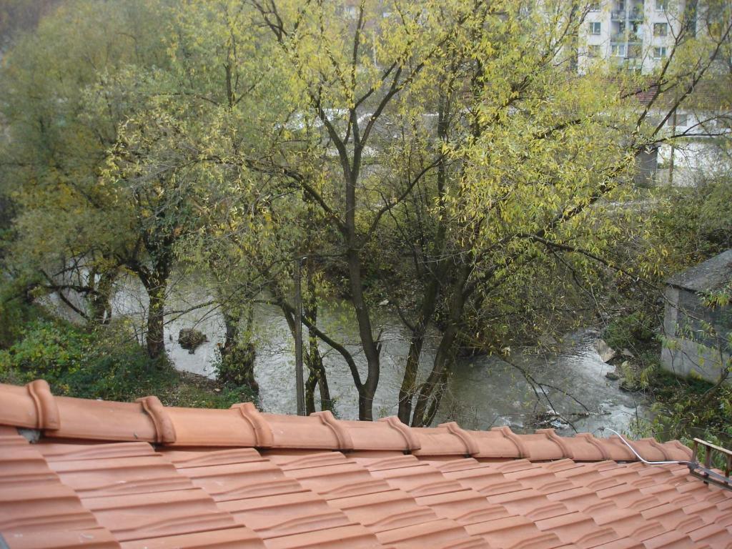 Hotel Seos Hadzici Экстерьер фото